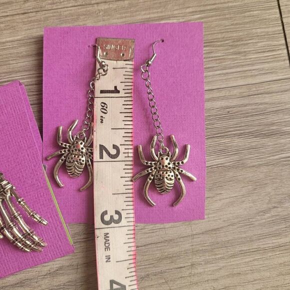 Pack of 3 handmade silver gothic earrings crow skull spider and skeleton hand nw - Picture 7 of 8